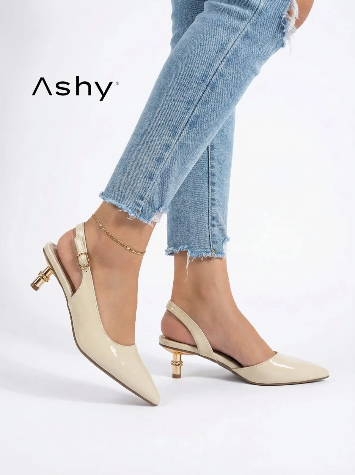 حذاء كعب قصير