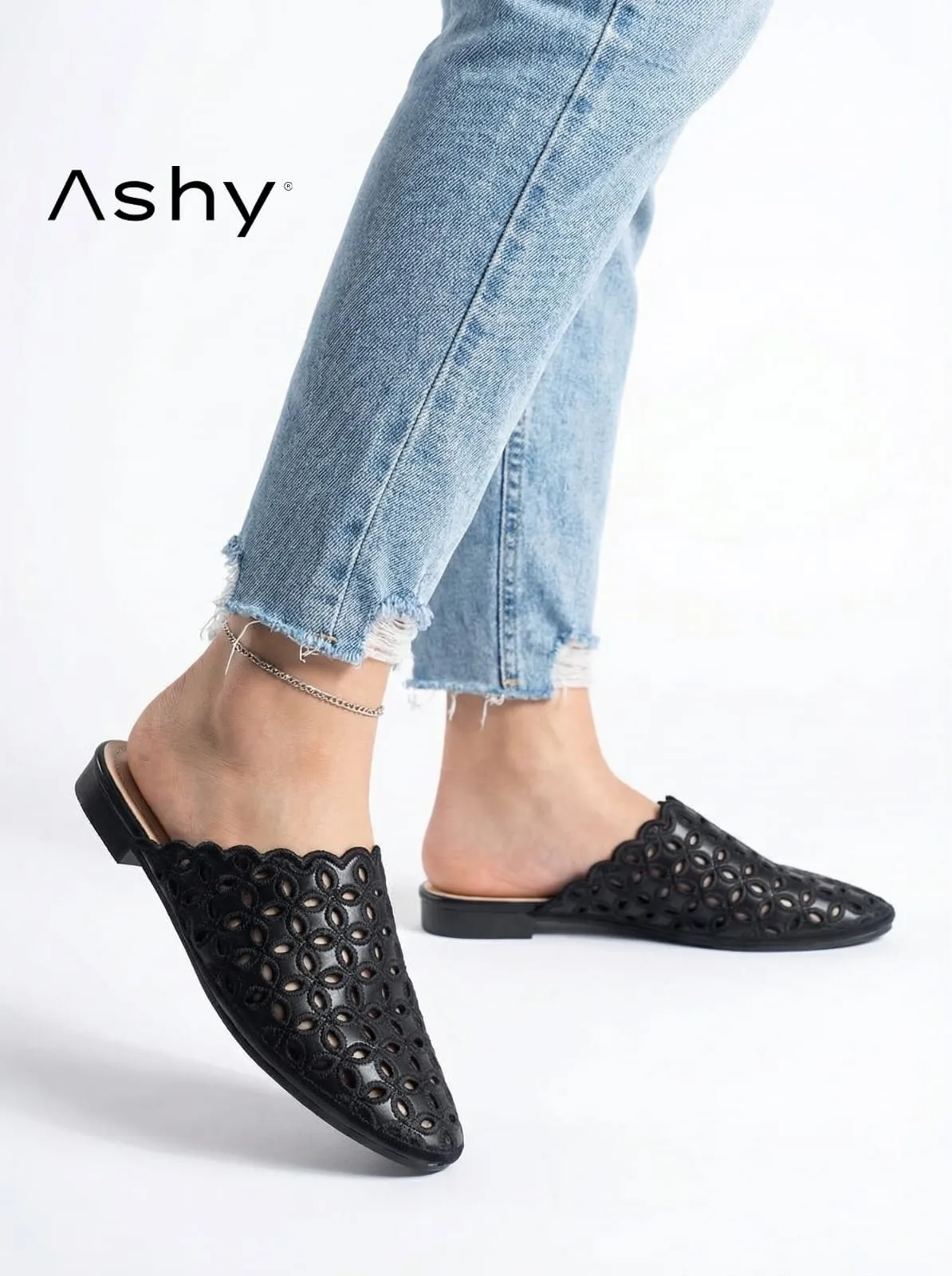 حذاء جلد بنمط مفتوح