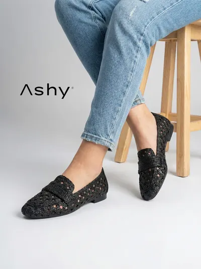 حذاء نسائي بأربطة مفتوحة