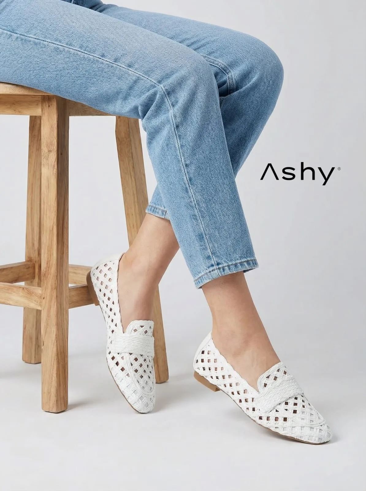 حذاء نسائي بأربطة مفتوحة