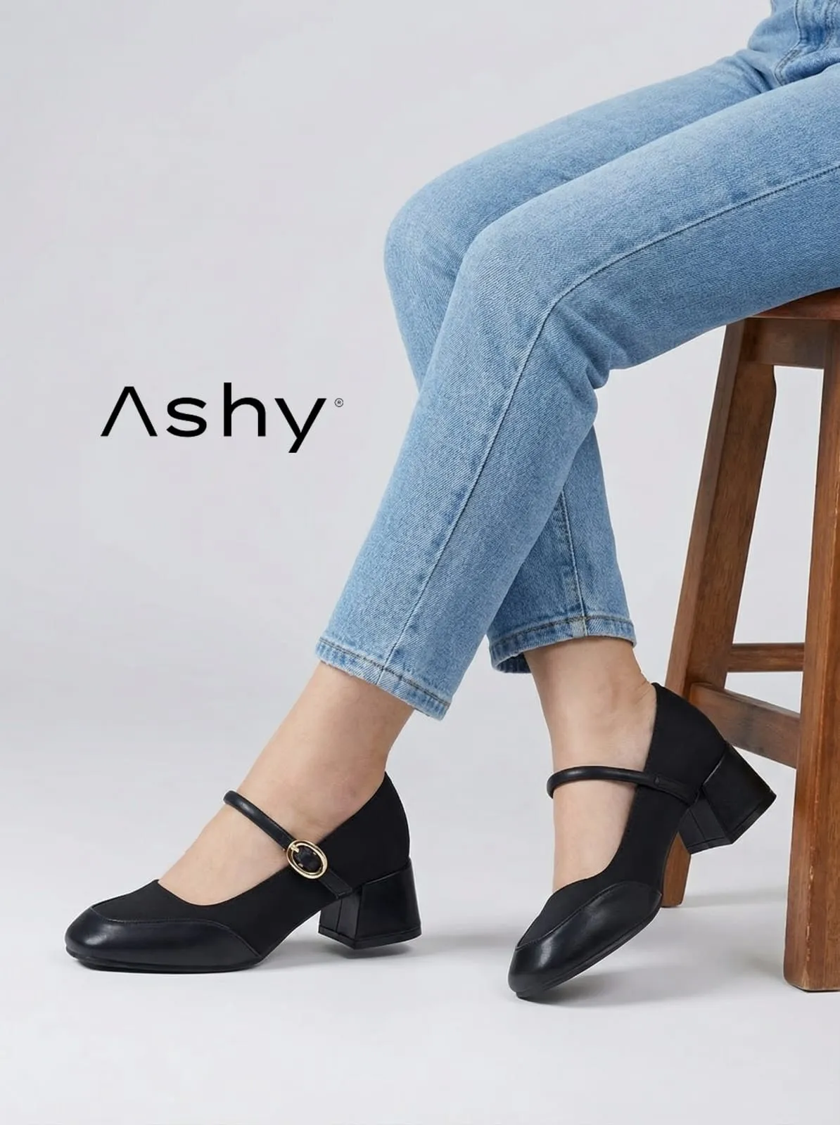 حذاء نسائي ذو كعب قصير 