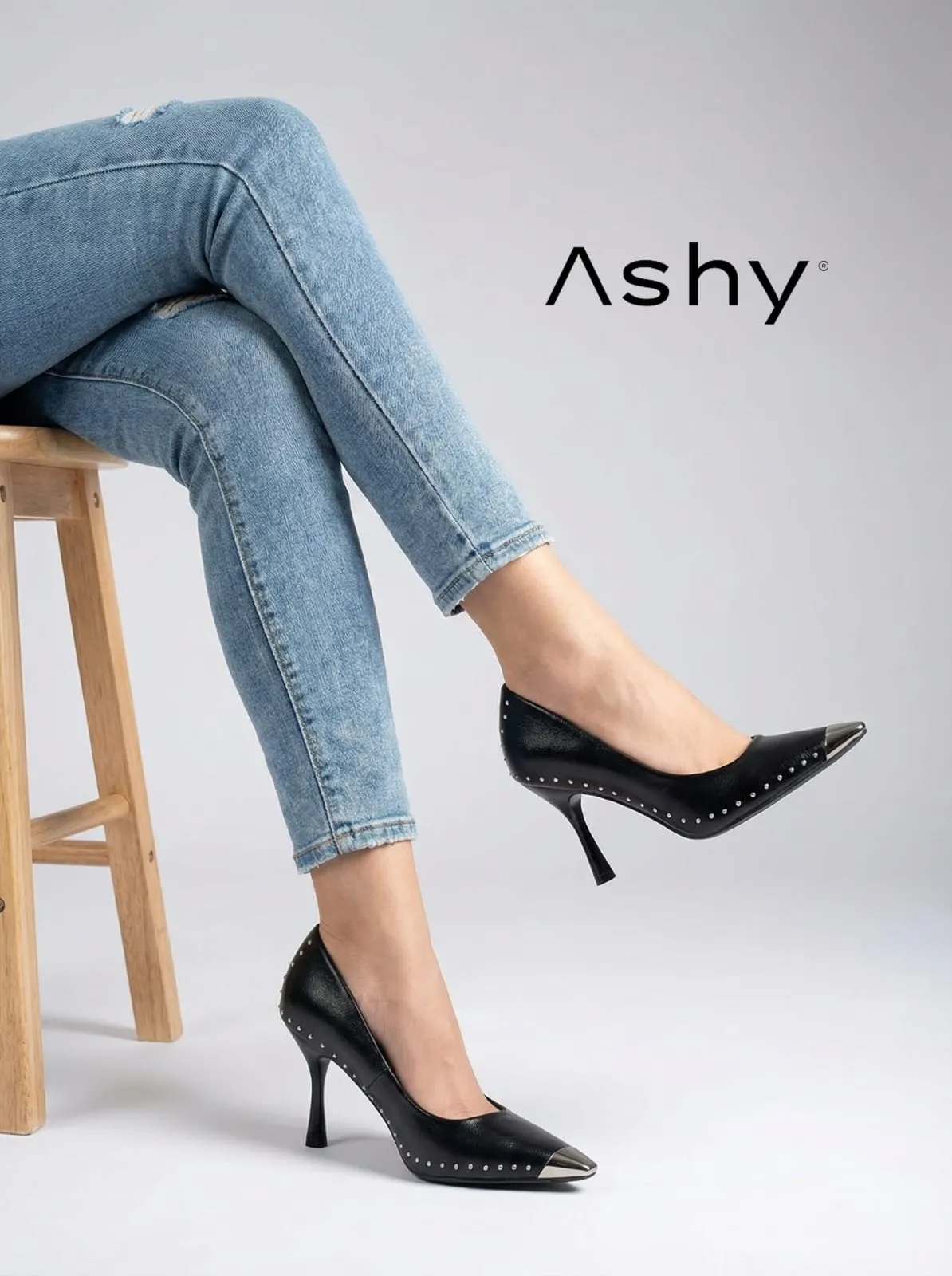 حذاء جلد عالي الكعب