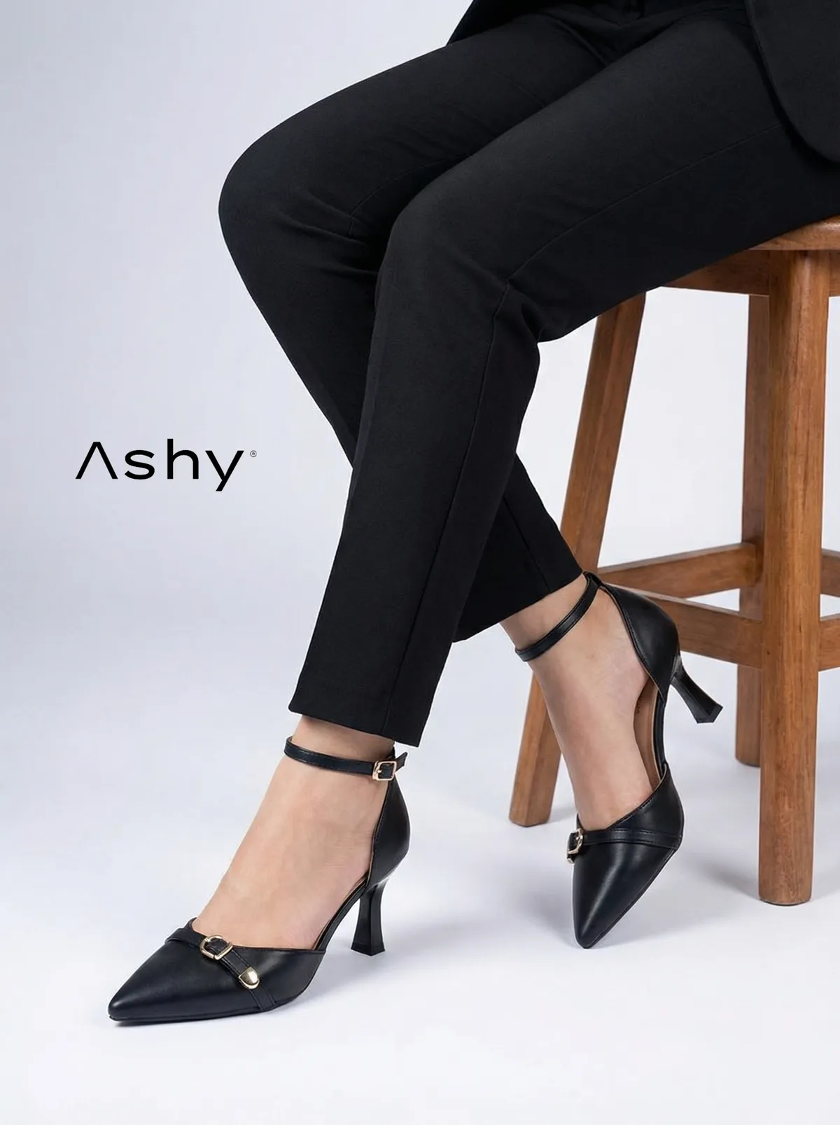 حذاء كعب عالي مع حزام