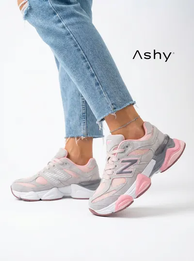 حذاء رياضي نسائي