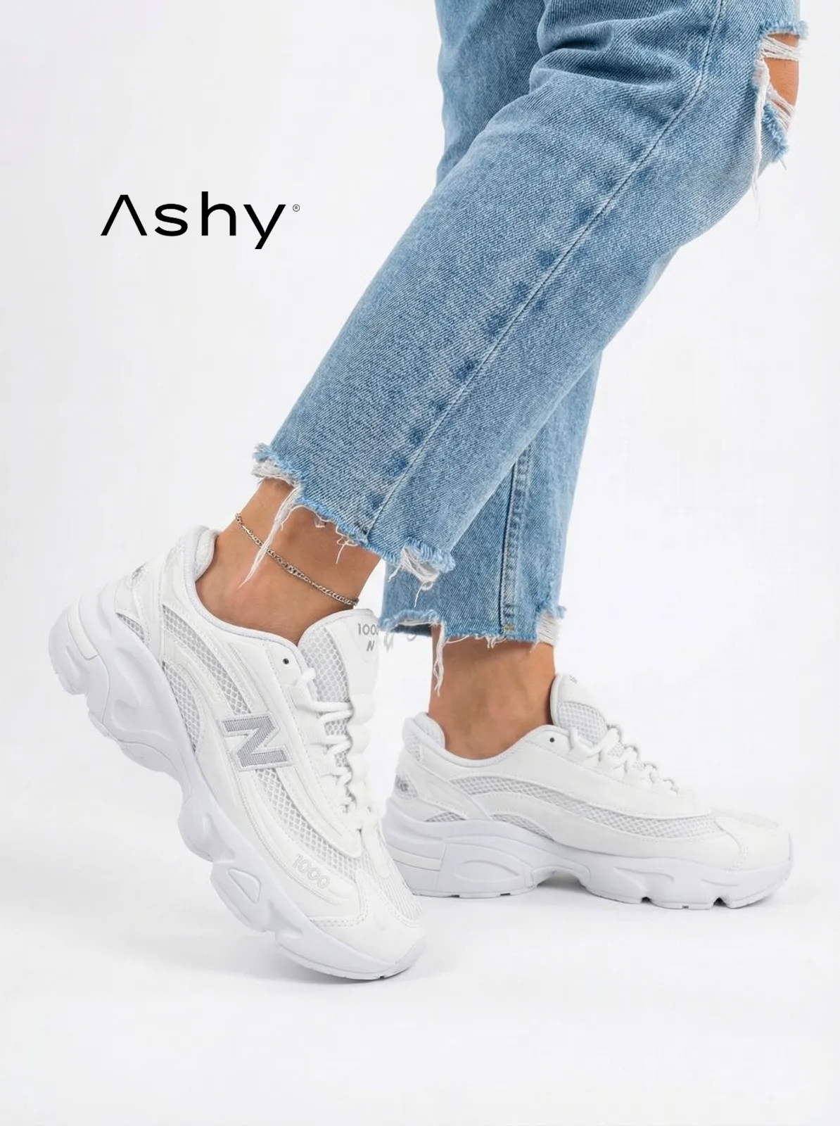 حذاء رياضي نسائي