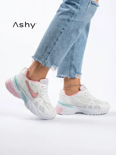 حذاء رياضي نسائي