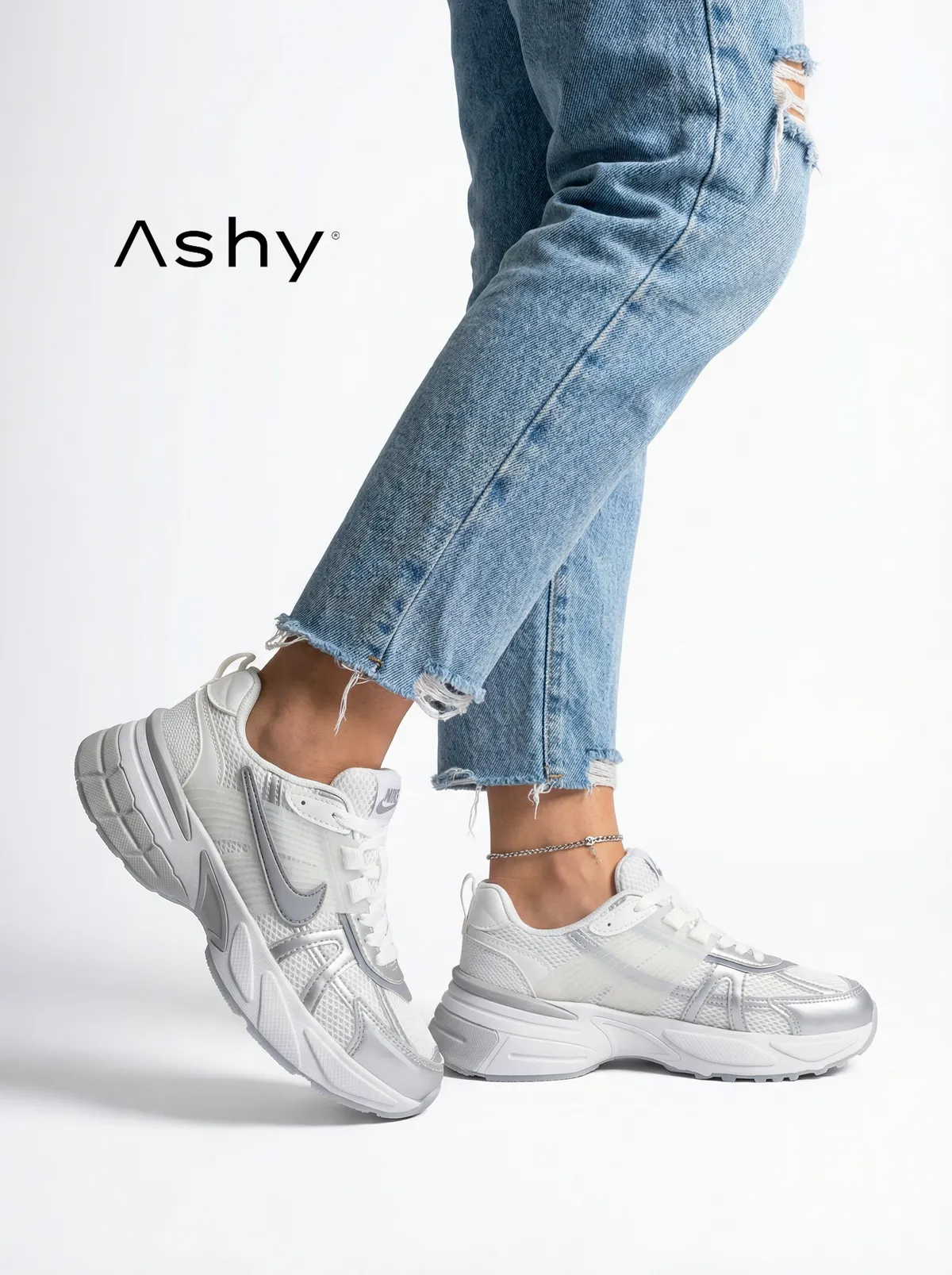 حذاء رياضي نسائي