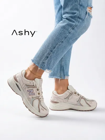 حذاء رياضي نسائي