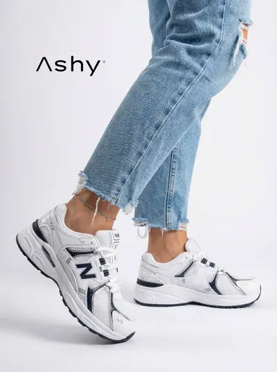 حذاء رياضي نسائي