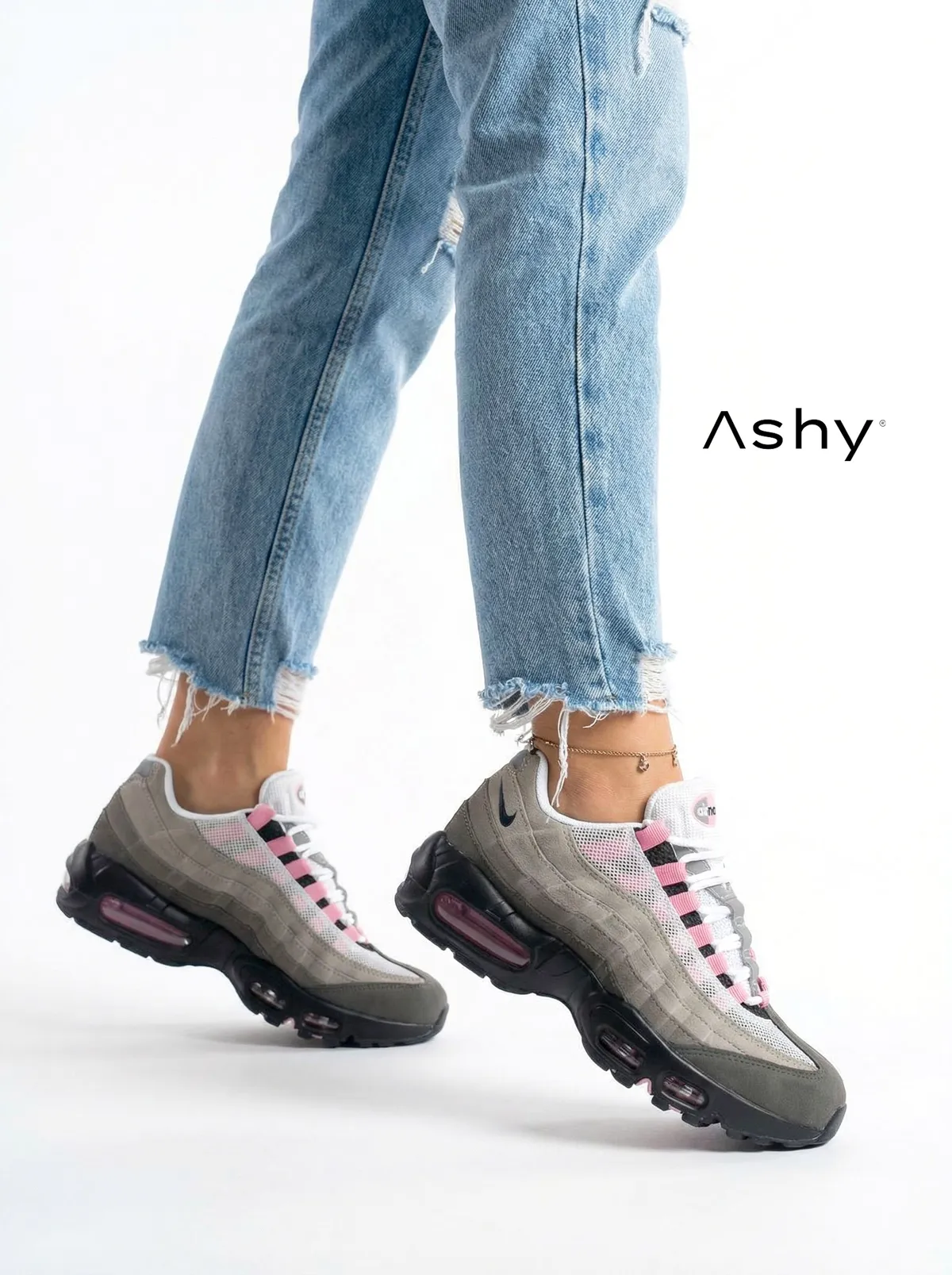 حذاء رياضي نسائي