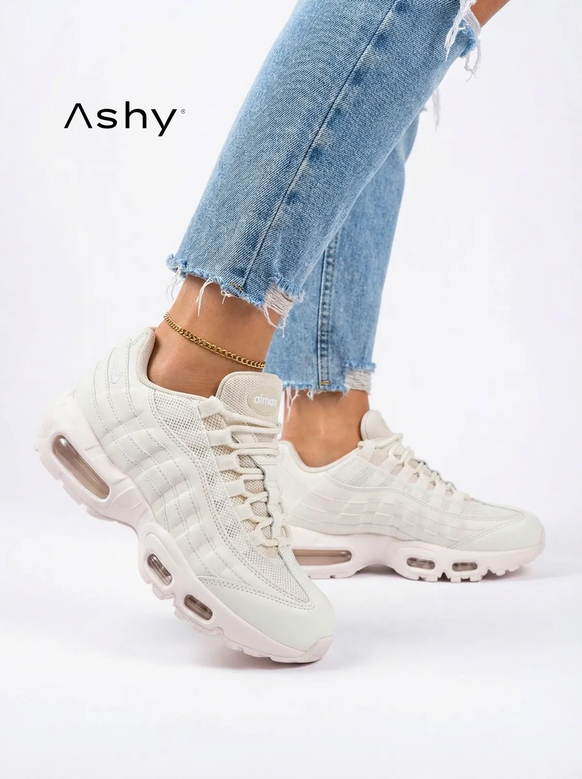 حذاء رياضي نسائي