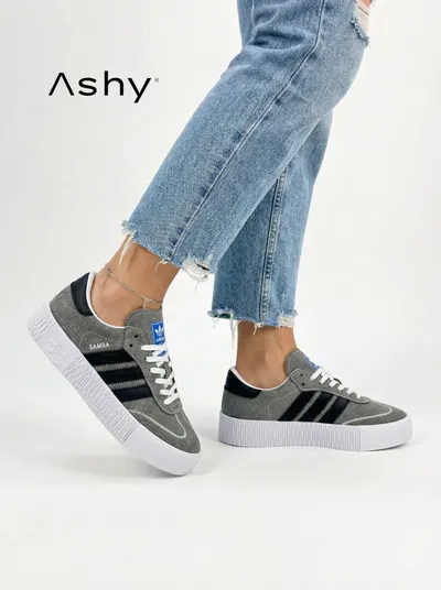 حذاء رياضي نسائي