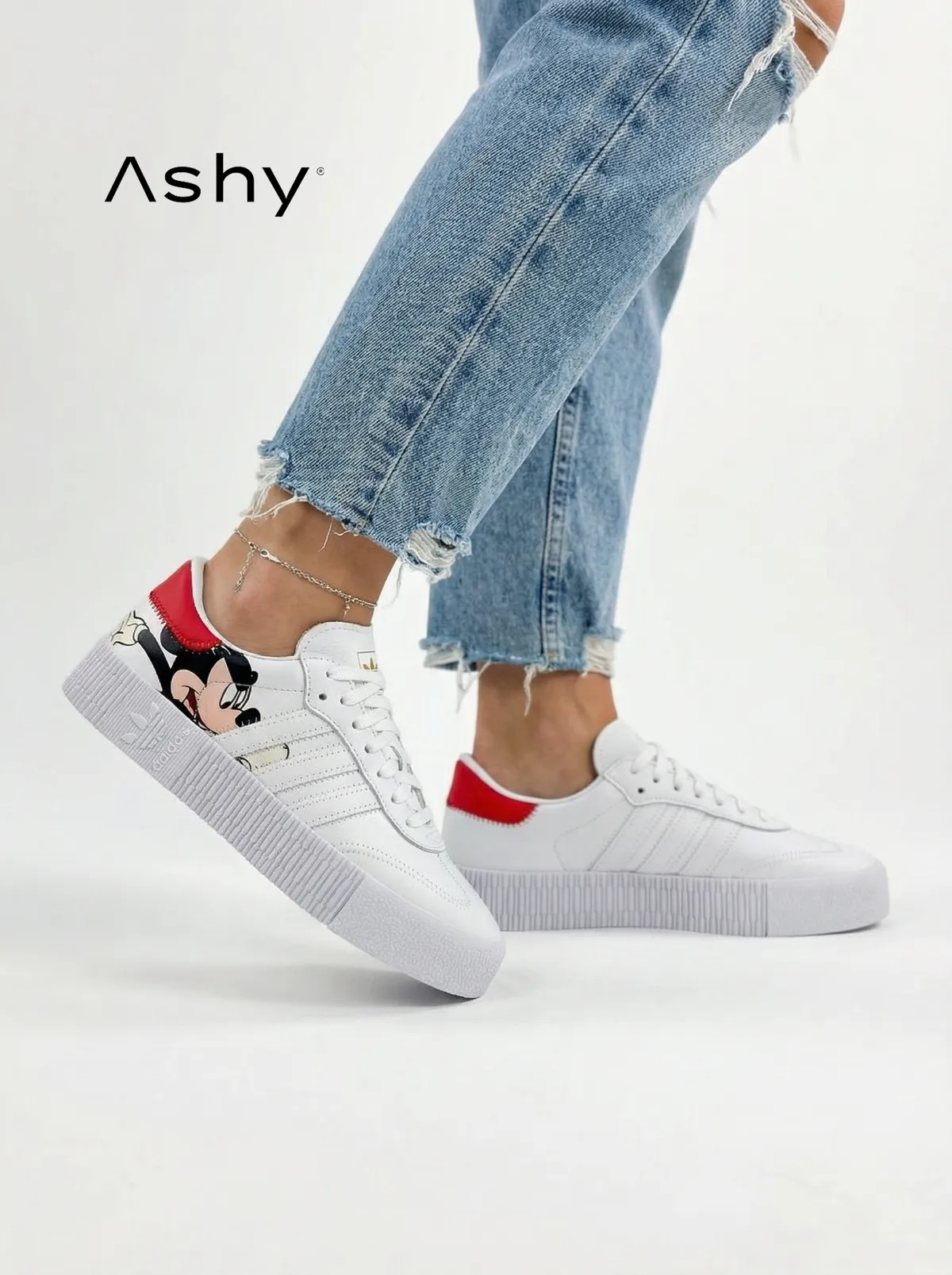 حذاء رياضي نسائي