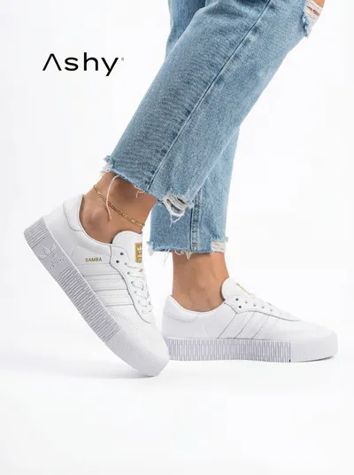 حذاء رياضي نسائي